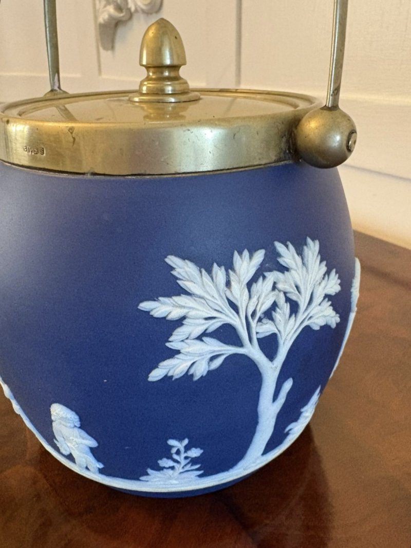 Antique Victorian Quality Wedgwood Jasperware Biscuit Barrel - Image 6